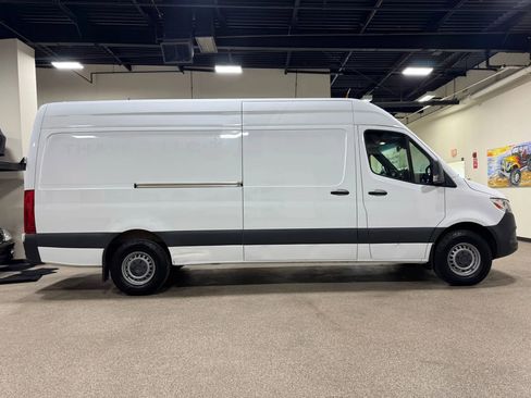 Used 2020 Mercedes-Benz Sprinter 2500 image 4