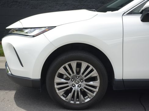 Used 2022 Toyota Venza XLE AWD/4WD image 36