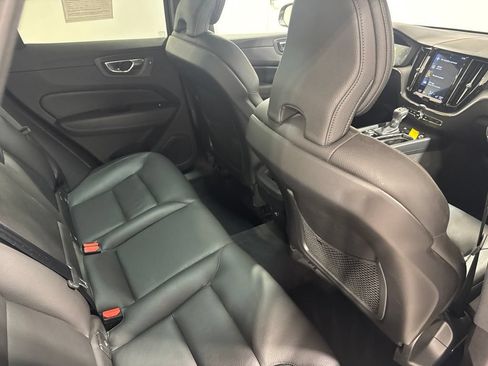 Used 2020 Volvo XC60 T6 Momentum AWD/4WD image 24