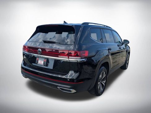 Used 2025 Volkswagen Atlas SE FWD image 3