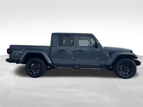 Used 2025 Jeep Gladiator Sport image 4