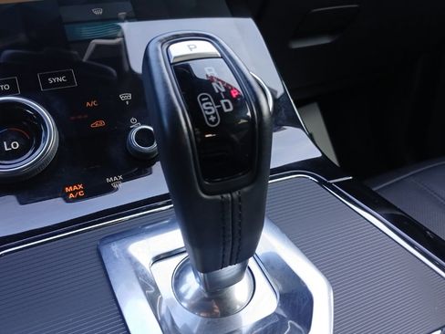 Used 2022 Land Rover Range Rover Evoque R-Dynamic SE image 11