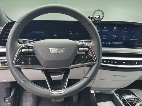 Certified 2025 Cadillac Lyriq Luxury AWD/4WD image 30