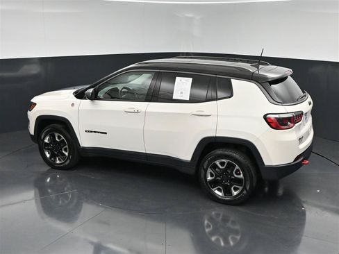 Used 2018 Jeep Compass Trailhawk w/ Leather Interior Group AWD/4WD image 22