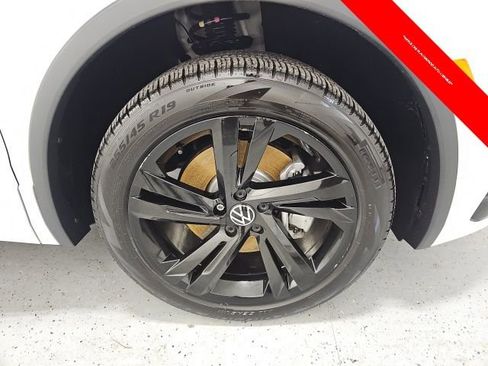 Used 2024 Volkswagen Tiguan SE R-Line image 8