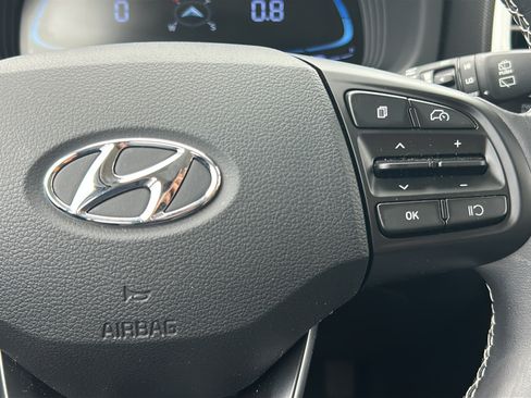Used 2023 Hyundai Venue Limited FWD image 28