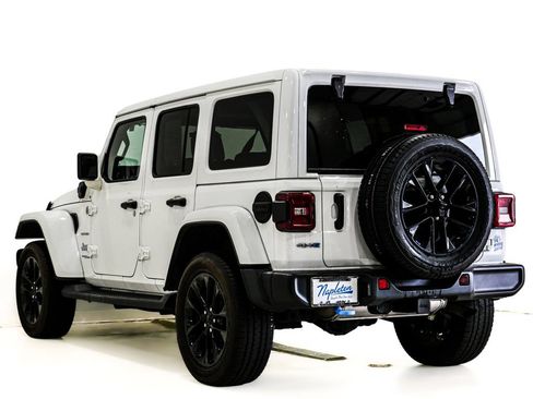 Used 2022 Jeep Wrangler Unlimited Sahara w/ Cold Weather Group AWD/4WD image 9