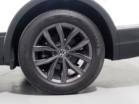 Used 2022 Volkswagen Tiguan SE image 41
