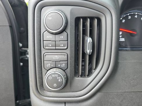 Used 2025 Chevrolet Silverado 1500 Custom Trail Boss w/ LPO, Dark Essentials Package AWD/4WD image 16