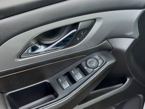 Used 2021 Chevrolet Traverse RS image 24