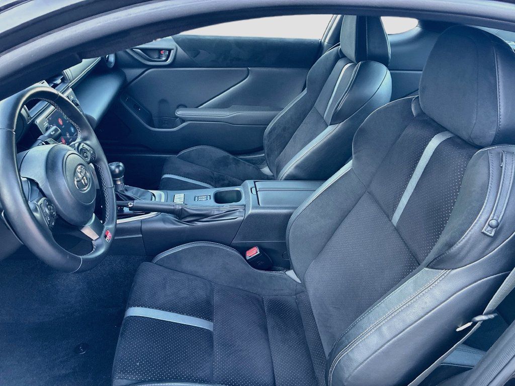 Used 2025 Toyota GR86 Premium w/ ALL Weather Mat Package (TMS) RWD image 21