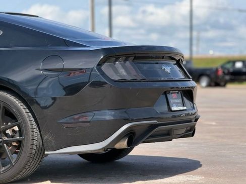 Used 2018 Ford Mustang Coupe RWD image 12