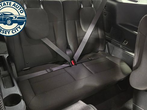 Used 2022 Ford Explorer XLT AWD/4WD image 6