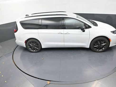 New 2026 Chrysler Pacifica Select w/ S Appearance Package AWD/4WD image 18