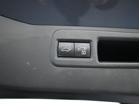 Used 2024 Toyota Venza Limited image 22