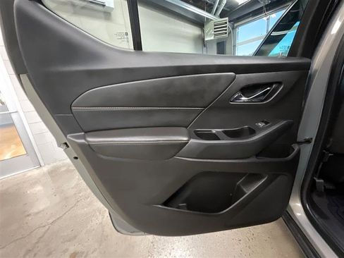 Used 2018 Chevrolet Traverse LT FWD image 17