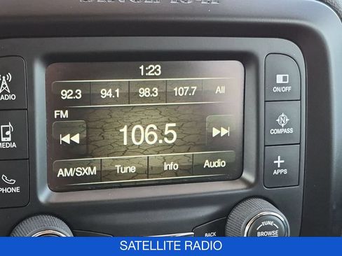 Used 2016 Jeep Renegade Latitude AWD/4WD image 22