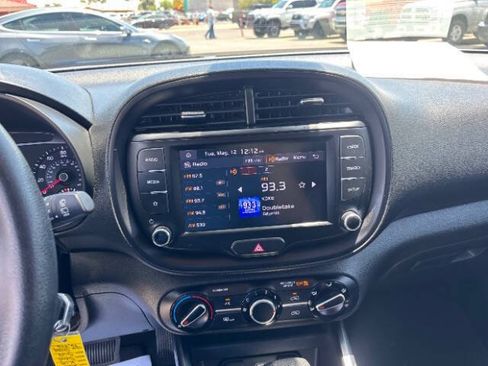 Used 2022 Kia Soul LX w/ Technology Package FWD image 12