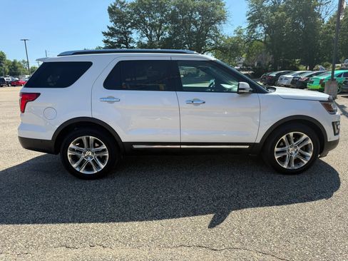 Used 2016 Ford Explorer Limited w/ Equipment Group 301A AWD/4WD image 8