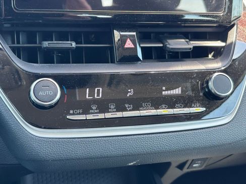 Used 2025 Toyota Corolla LE image 6