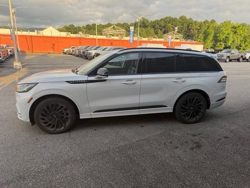 Used 2025 Lincoln Aviator Reserve w/ Equipment Group 201A AWD/4WD image 2
