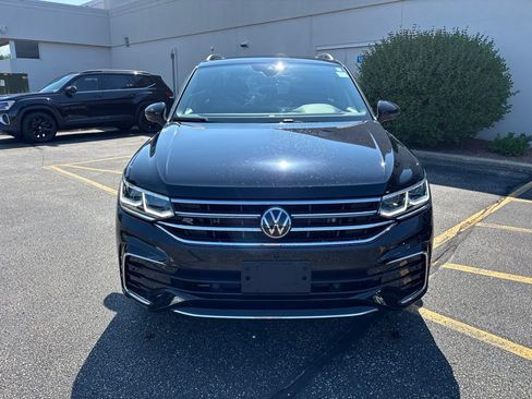 Used 2024 Volkswagen Tiguan SEL R-Line AWD/4WD image 2