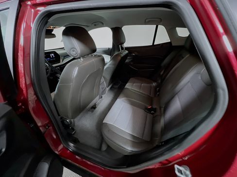 Used 2025 Chevrolet Trax LT w/ LT Convenience Package image 29