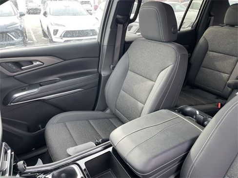 Used 2025 Chevrolet Traverse LT image 24