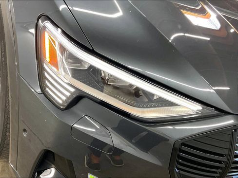 Certified 2023 Audi e-tron Premium Plus w/ Premium Plus Package AWD/4WD image 29