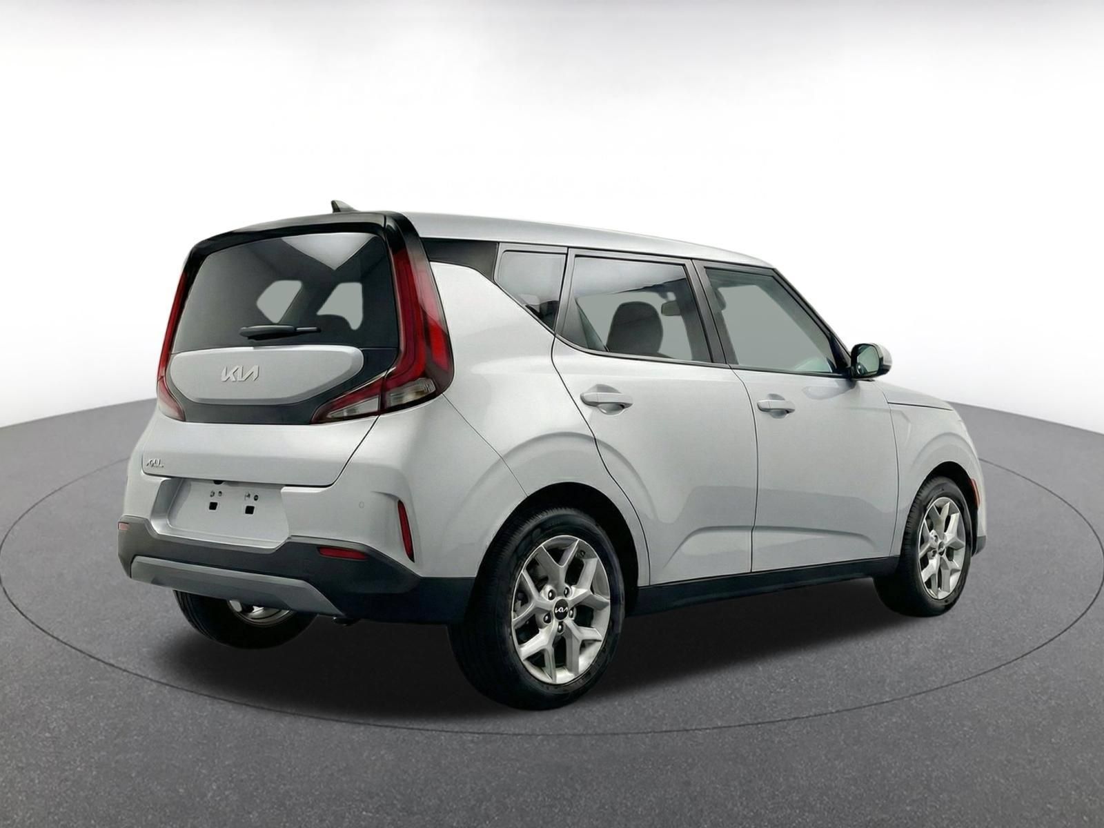 Used 2025 Kia Soul LX w/ LX Technology Package FWD image 8