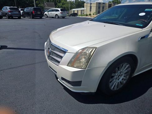 Used 2011 Cadillac CTS Luxury RWD image 3
