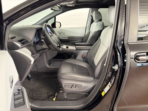 Used 2021 Toyota Sienna XSE AWD/4WD image 12