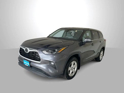 Used 2023 Toyota Highlander LE AWD/4WD image 1