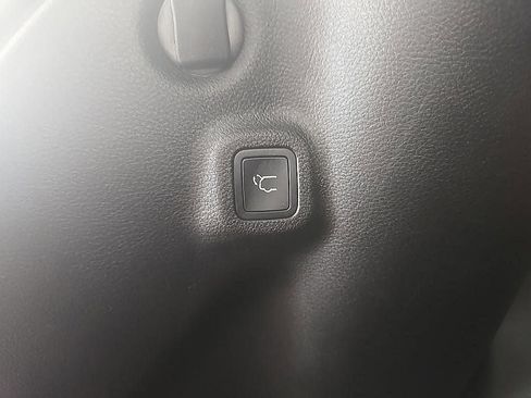 Used 2023 Jeep Compass Latitude w/ Convenience Group AWD/4WD image 31