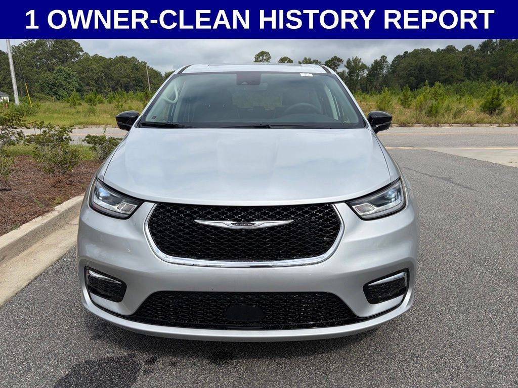 Used 2024 Chrysler Pacifica Limited FWD image 11