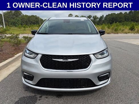 Used 2024 Chrysler Pacifica Limited FWD image 11