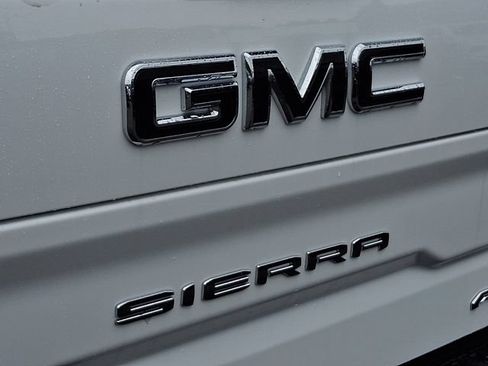 Used 2026 GMC Sierra 1500 AT4X w/ LPO, Black Badging Package AWD/4WD image 32
