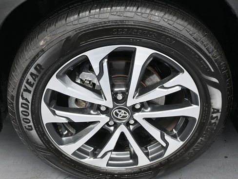 Used 2025 Toyota Corolla Cross XLE w/ Convenience Package image 38