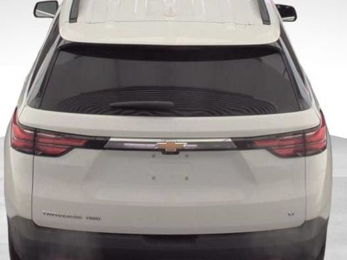 Used 2023 Chevrolet Traverse LT w/ Rear Camera Mirror Package AWD/4WD image 7