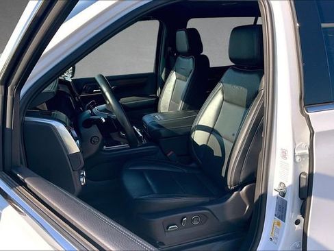 Used 2025 GMC Yukon XL Denali AWD/4WD image 25