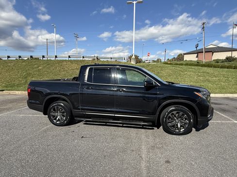 Used 2021 Honda Ridgeline Sport image 2