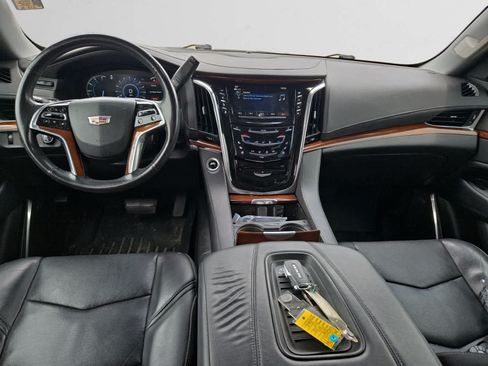 Used 2018 Cadillac Escalade Luxury AWD/4WD image 10
