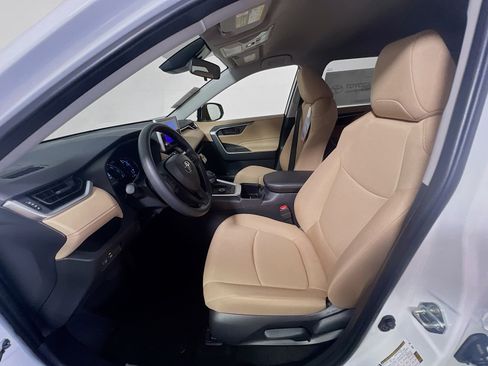 Used 2025 Toyota RAV4 LE image 14