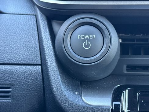 Certified 2025 Toyota Prius LE image 27