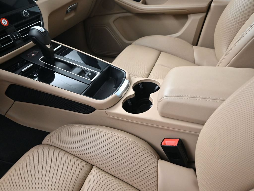 Certified 2023 Porsche Macan AWD/4WD image 22