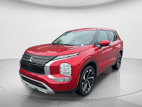 Used 2024 Mitsubishi Outlander SE Black Edition FWD image 1