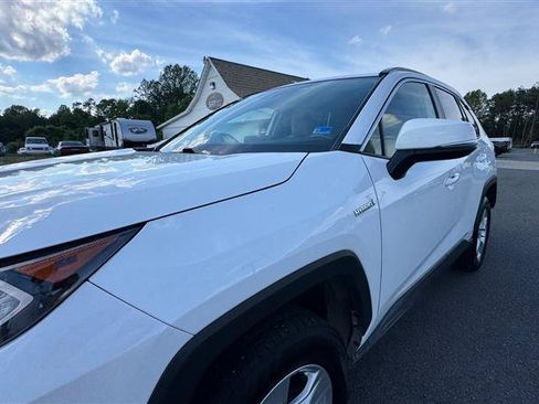 Used 2021 Toyota RAV4 XLE AWD/4WD image 14