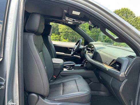 Used 2025 Chevrolet Tahoe High Country AWD/4WD image 56