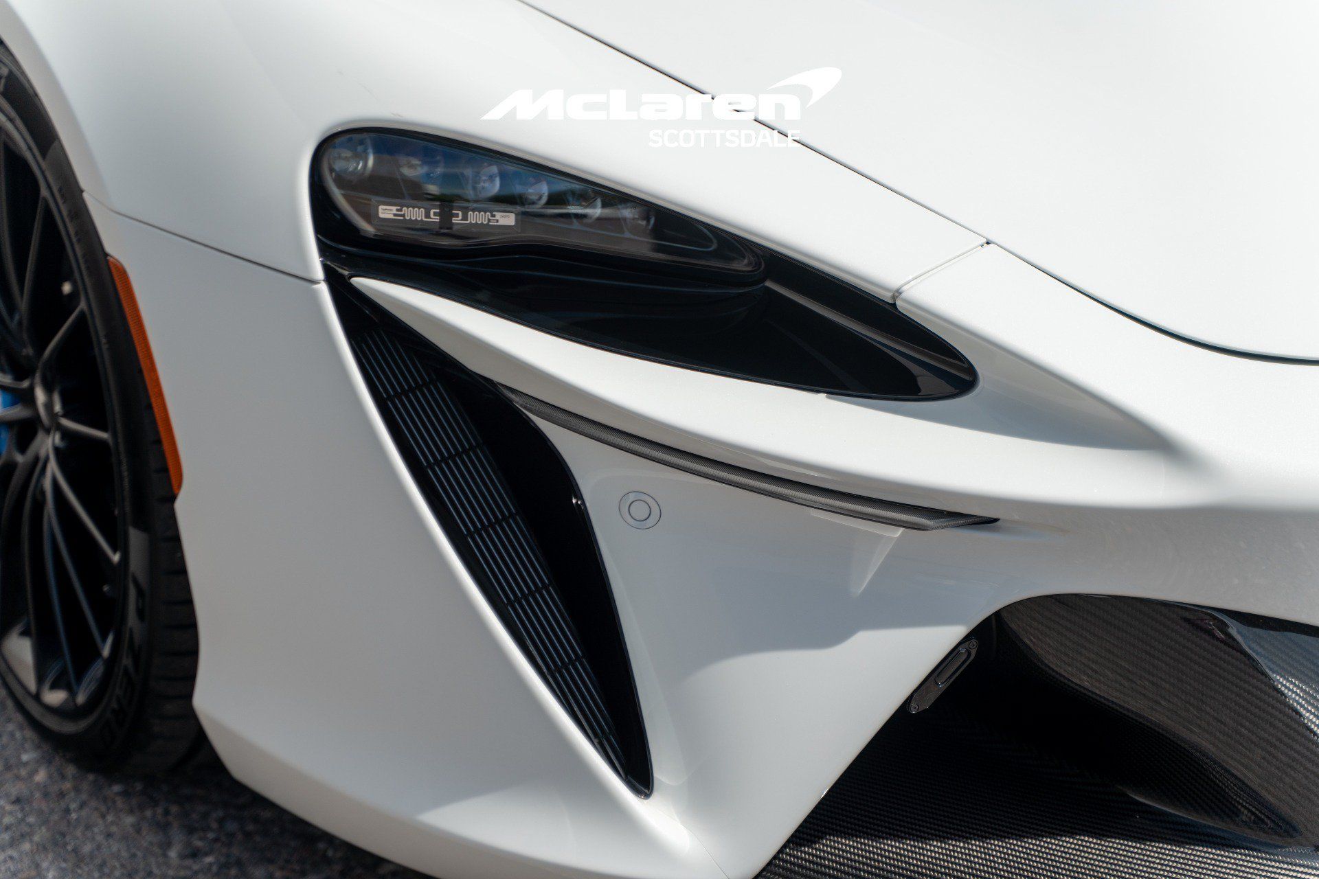 Used 2025 McLaren Artura Spider RWD image 19