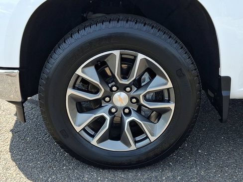 Certified 2025 Chevrolet Silverado 1500 LT AWD/4WD image 12